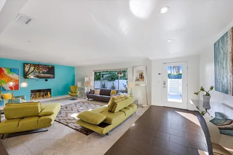$1,075,000 | 400 West Vía Escuela, Palm Springs, CA 92262