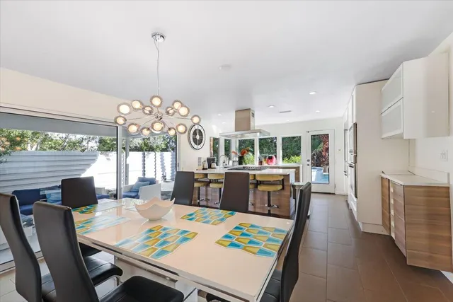 $1,075,000 | 400 West Vía Escuela, Palm Springs, CA 92262