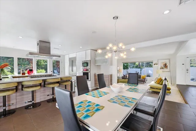 $1,075,000 | 400 West Vía Escuela, Palm Springs, CA 92262