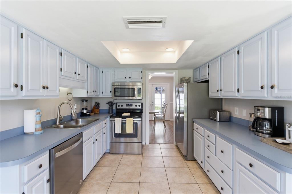 1730 Winfield Road North Clearwater, FL 33756 - Photo 13 of 58