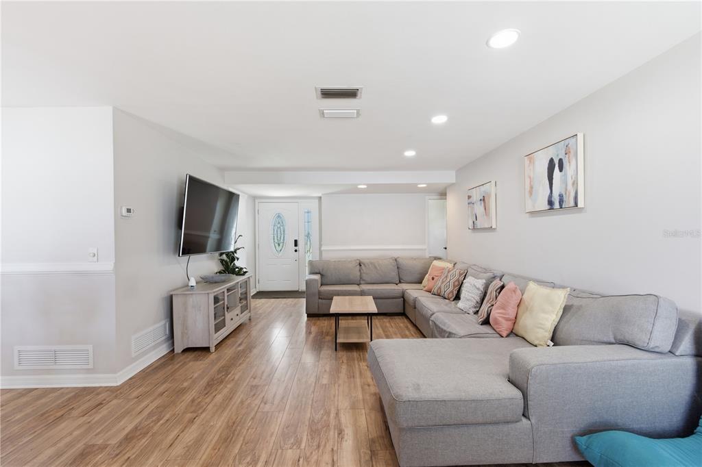 1730 Winfield Road North Clearwater, FL 33756 - Photo 5 of 58