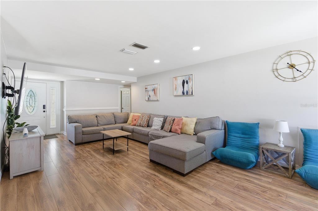 1730 Winfield Road North Clearwater, FL 33756 - Photo 6 of 58