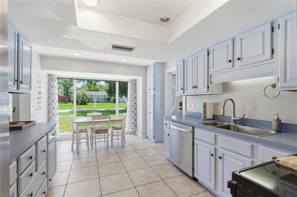 1730 Winfield Road North Clearwater, FL 33756 - Photo 10 of 58