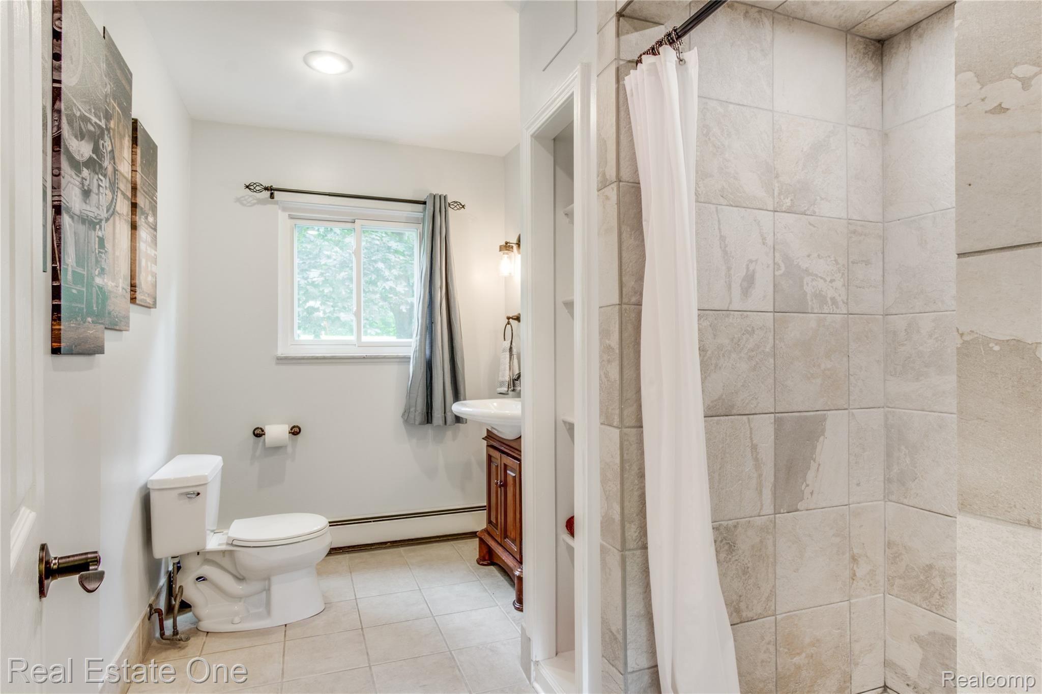 445 Martindale Road Milford, MI 48381 - Photo 48 of 52 Interiors (26 of 33).jpg