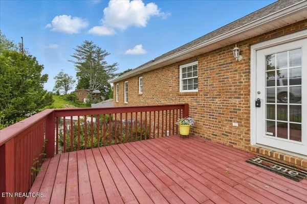 $329,900 | 262 Cresent Street, Harrogate, TN 37752