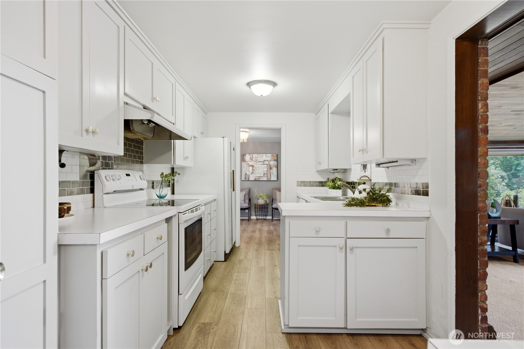 9837 Belfair Road Bellevue, WA 98004 - Photo 15 of 32 Gallery Image 15