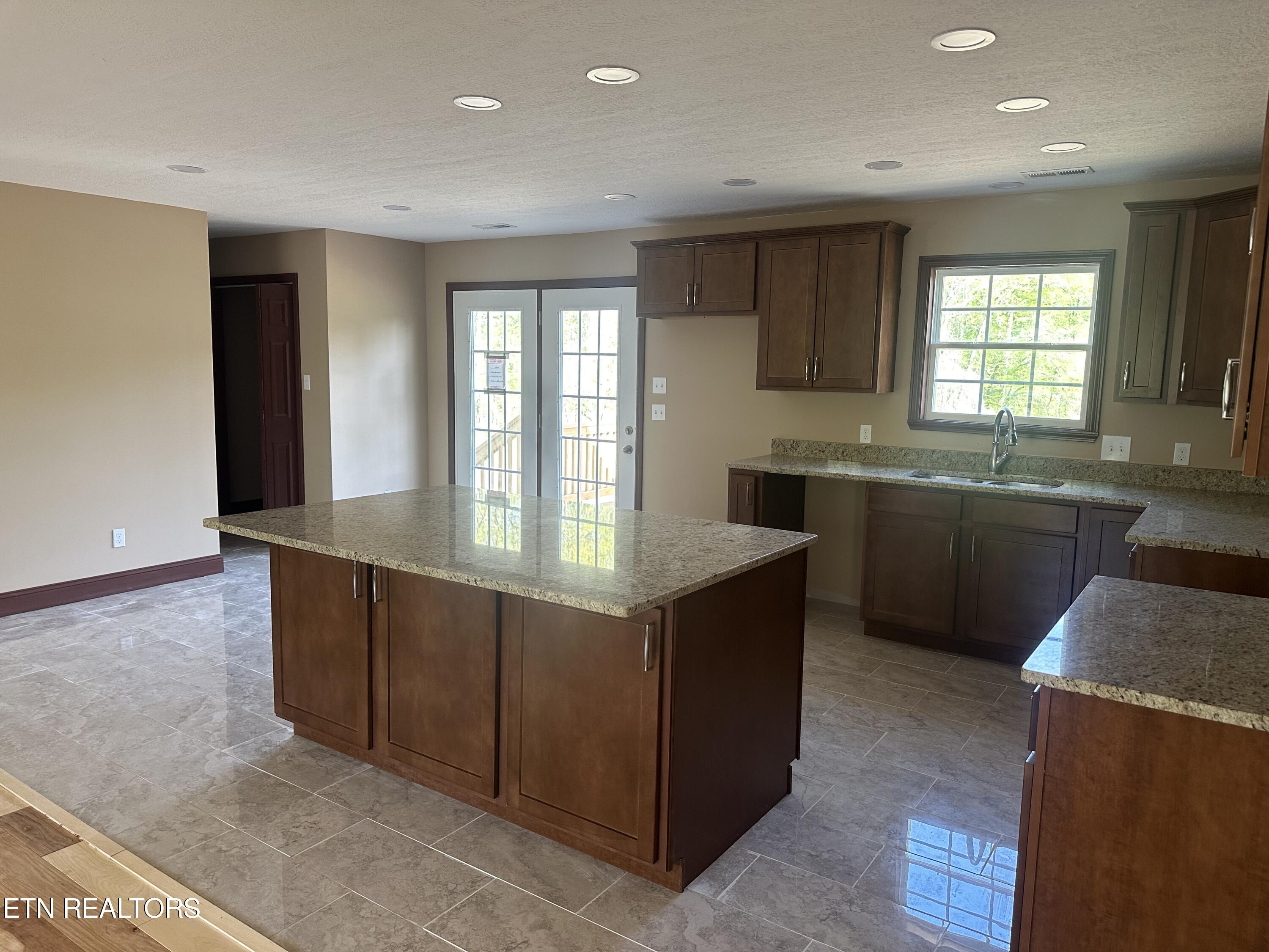 556 Pine Ridge Road Clinton, TN 37716 - Photo 10 of 29 IMG_1544