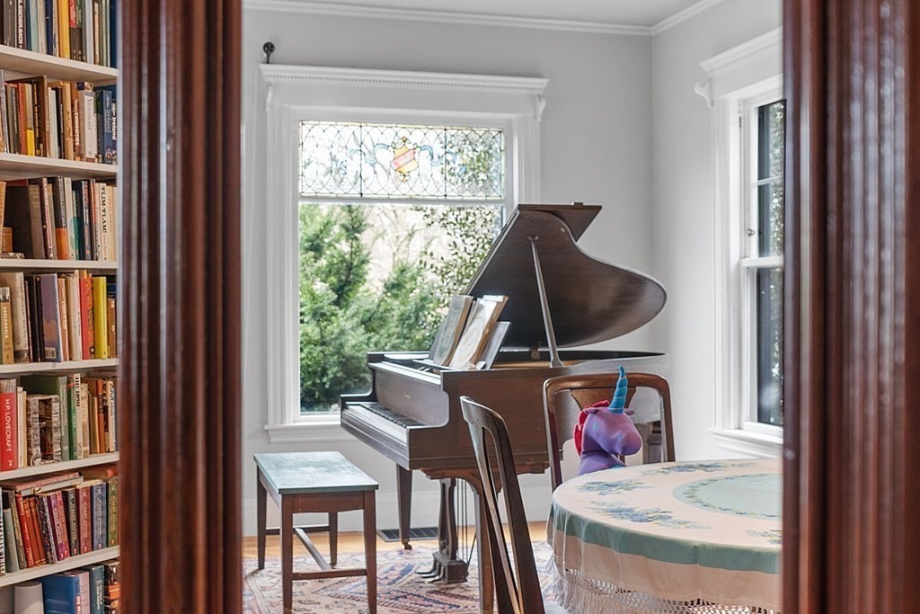 23 Wellesley Park Boston, MA 02124 - Photo 14 of 42 a view of a livingroom with furniture and front door
