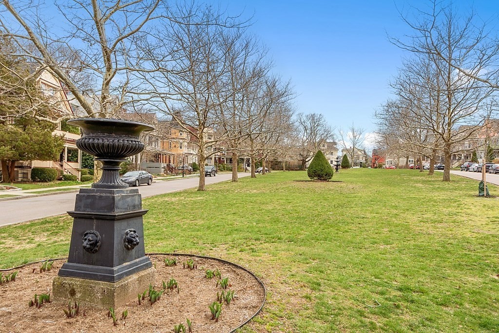 23 Wellesley Park Boston, MA 02124 - Photo 2 of 42 a front view of a house with garden