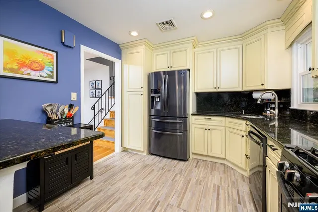 $889,000 | 624 West Drive, Paramus, NJ 07652