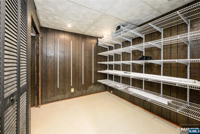 $889,000 | 624 West Drive, Paramus, NJ 07652