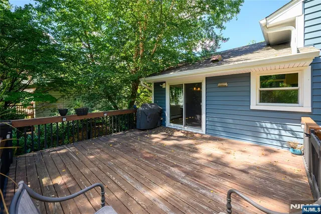 $889,000 | 624 West Drive, Paramus, NJ 07652