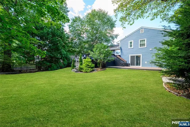 $889,000 | 624 West Drive, Paramus, NJ 07652