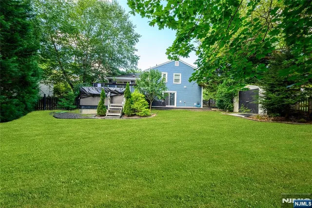 $889,000 | 624 West Drive, Paramus, NJ 07652