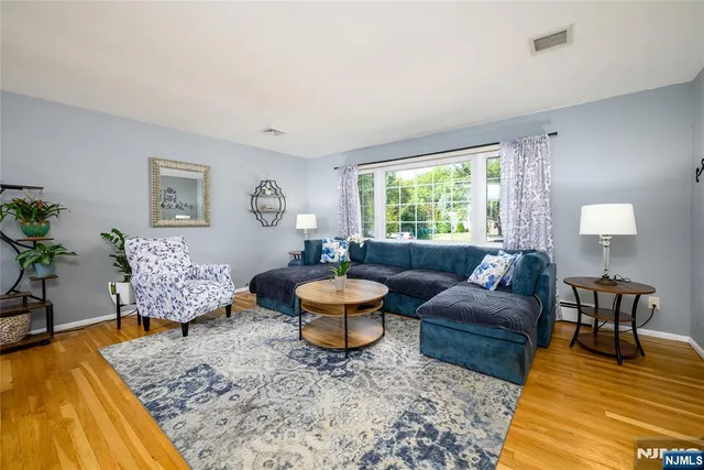 $889,000 | 624 West Drive, Paramus, NJ 07652