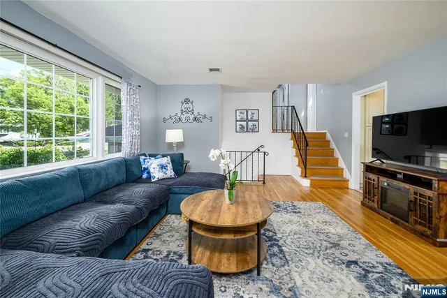 $889,000 | 624 West Drive, Paramus, NJ 07652