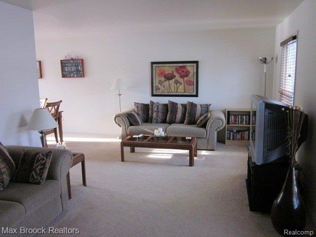 786 Lake Forest Road Rochester, MI 48309 - Photo 7 of 24 Lake Forest 057