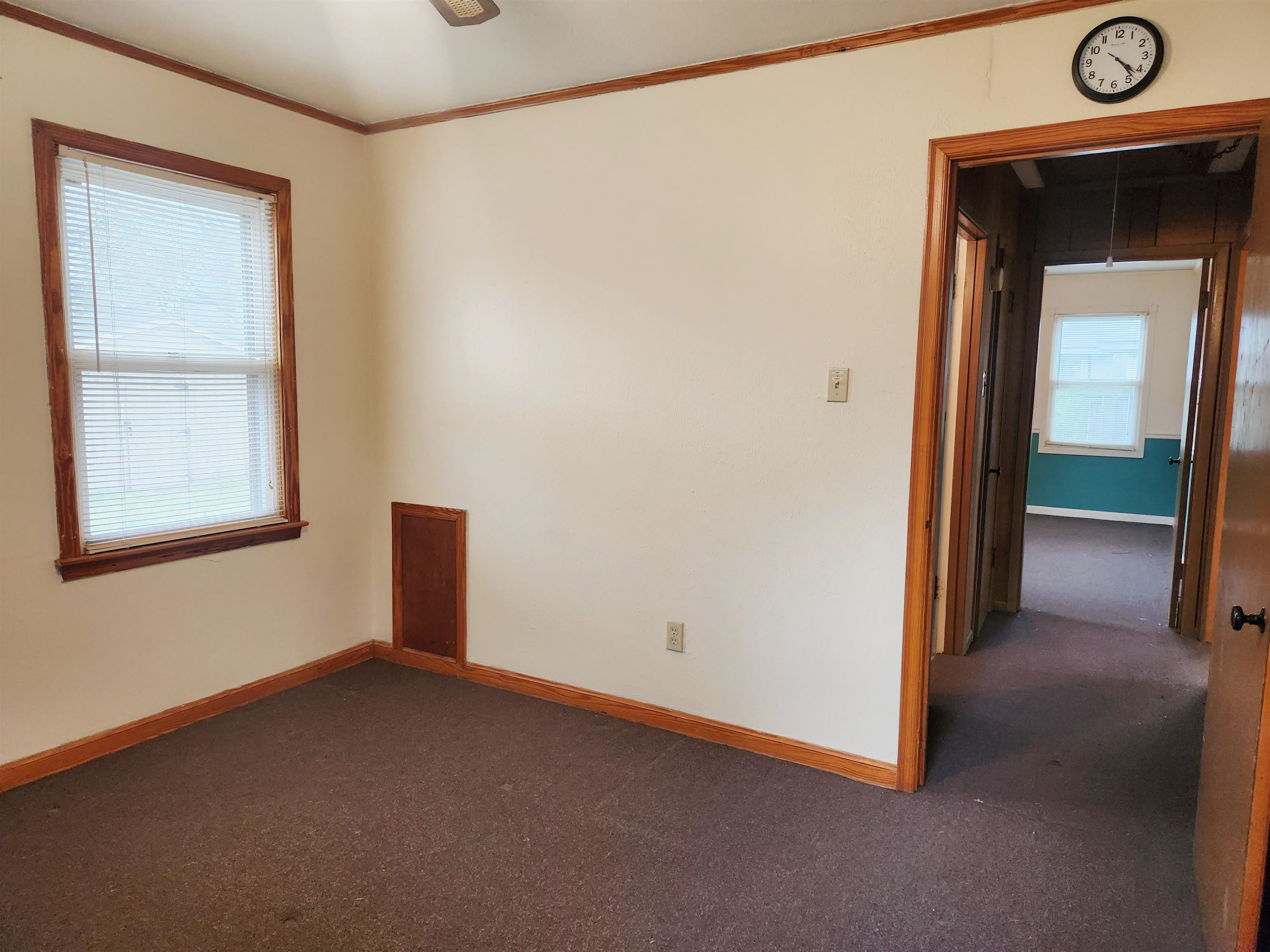 1452 South Perkins Road Memphis, TN 38117 - Photo 11 of 22 a view of an empty room with a window
