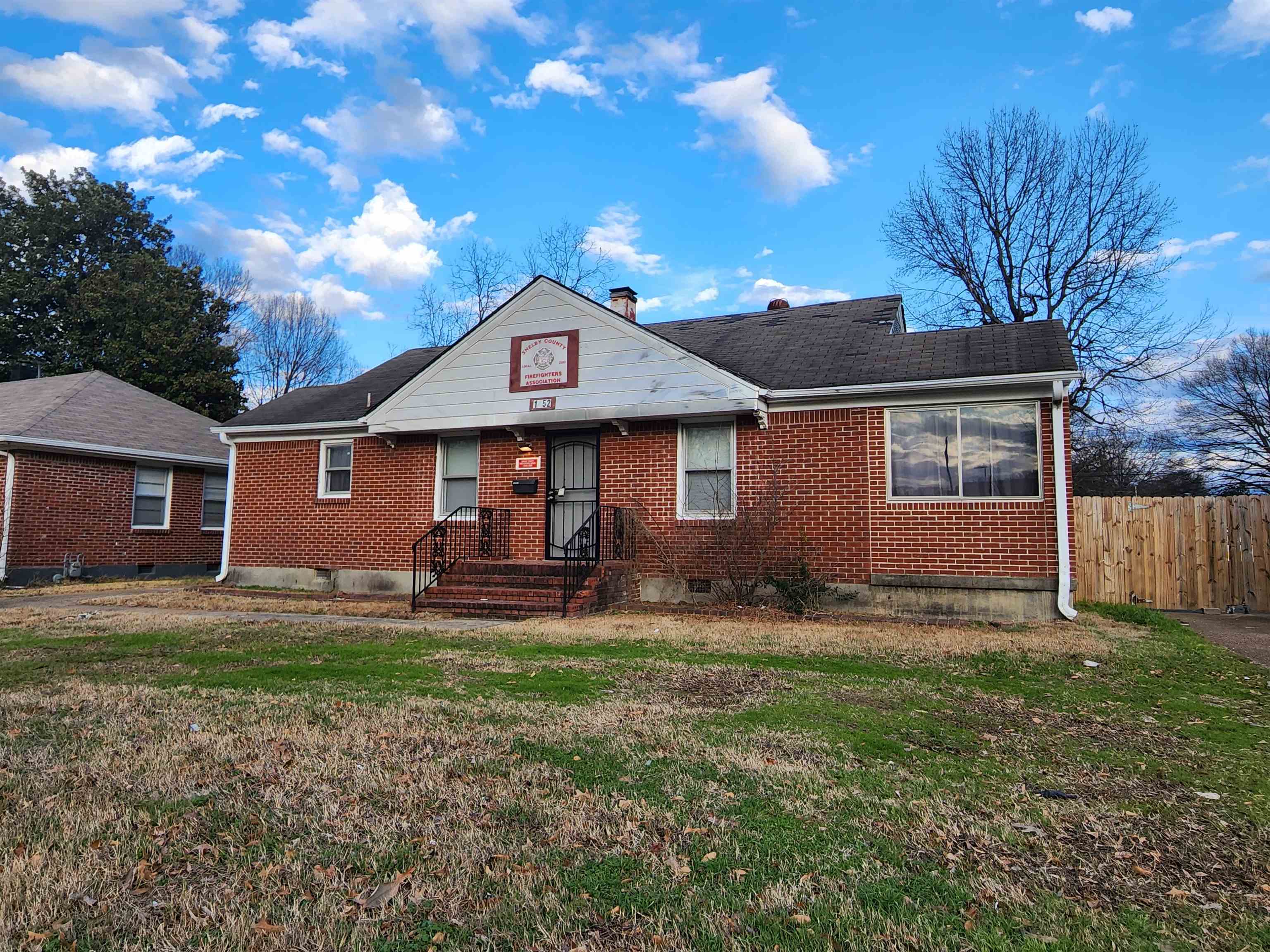 1452 South Perkins Road Memphis, TN 38117 - Photo 16 of 22 a front view of a house with yard and green space