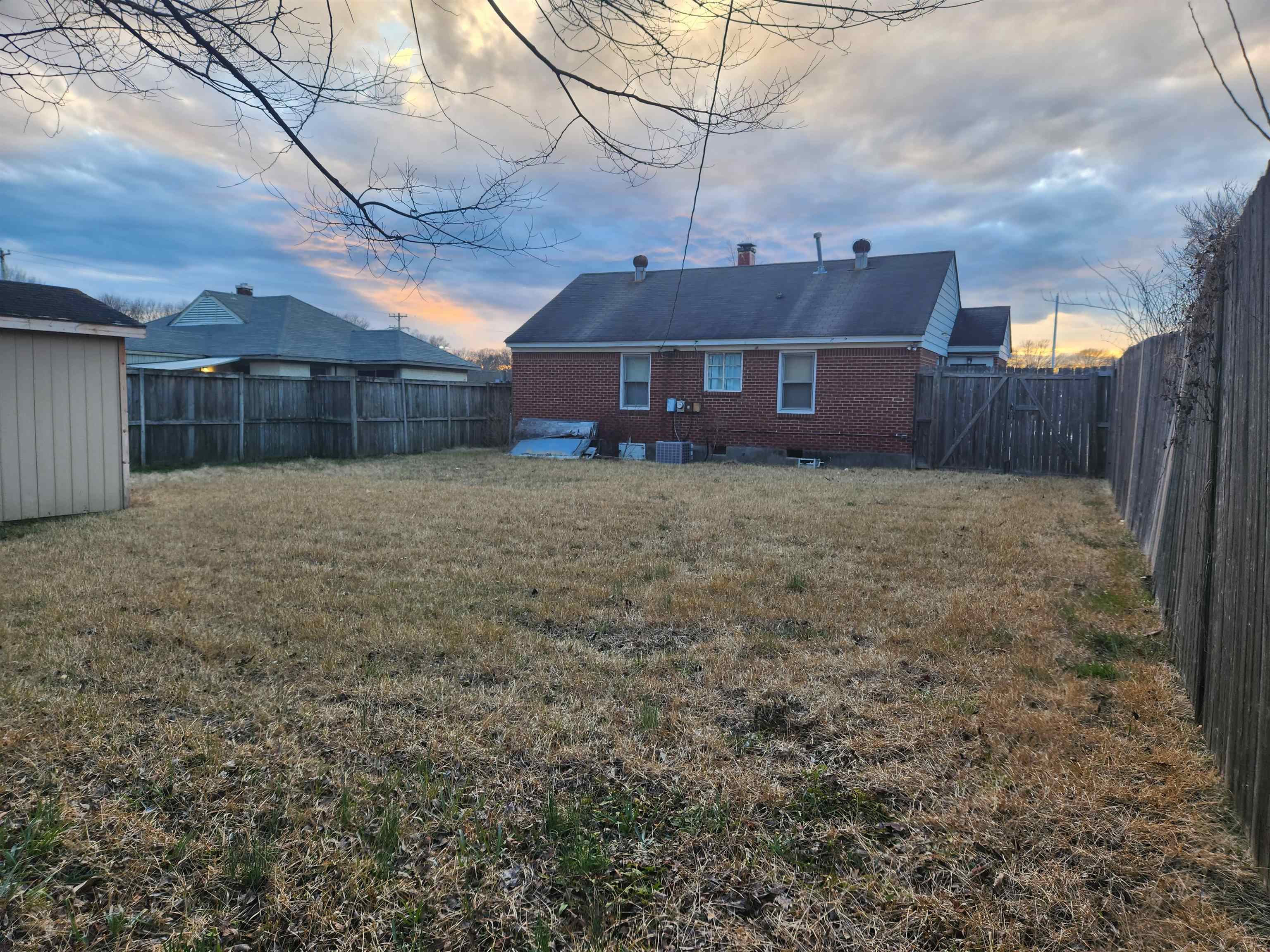 1452 South Perkins Road Memphis, TN 38117 - Photo 2 of 22 a house view with a backyard space