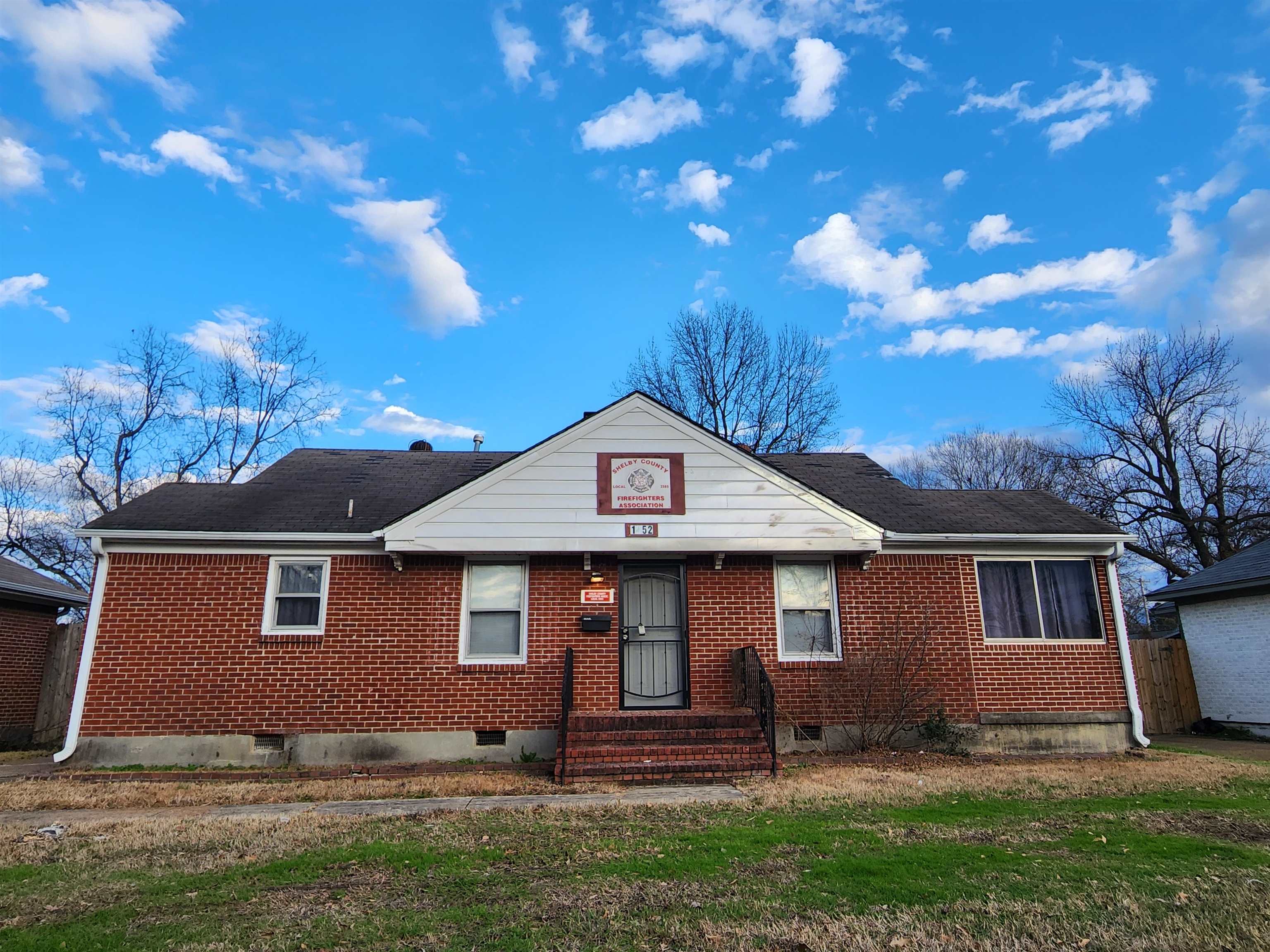 1452 South Perkins Road Memphis, TN 38117 - Photo 21 of 22 a front view of a house with garden