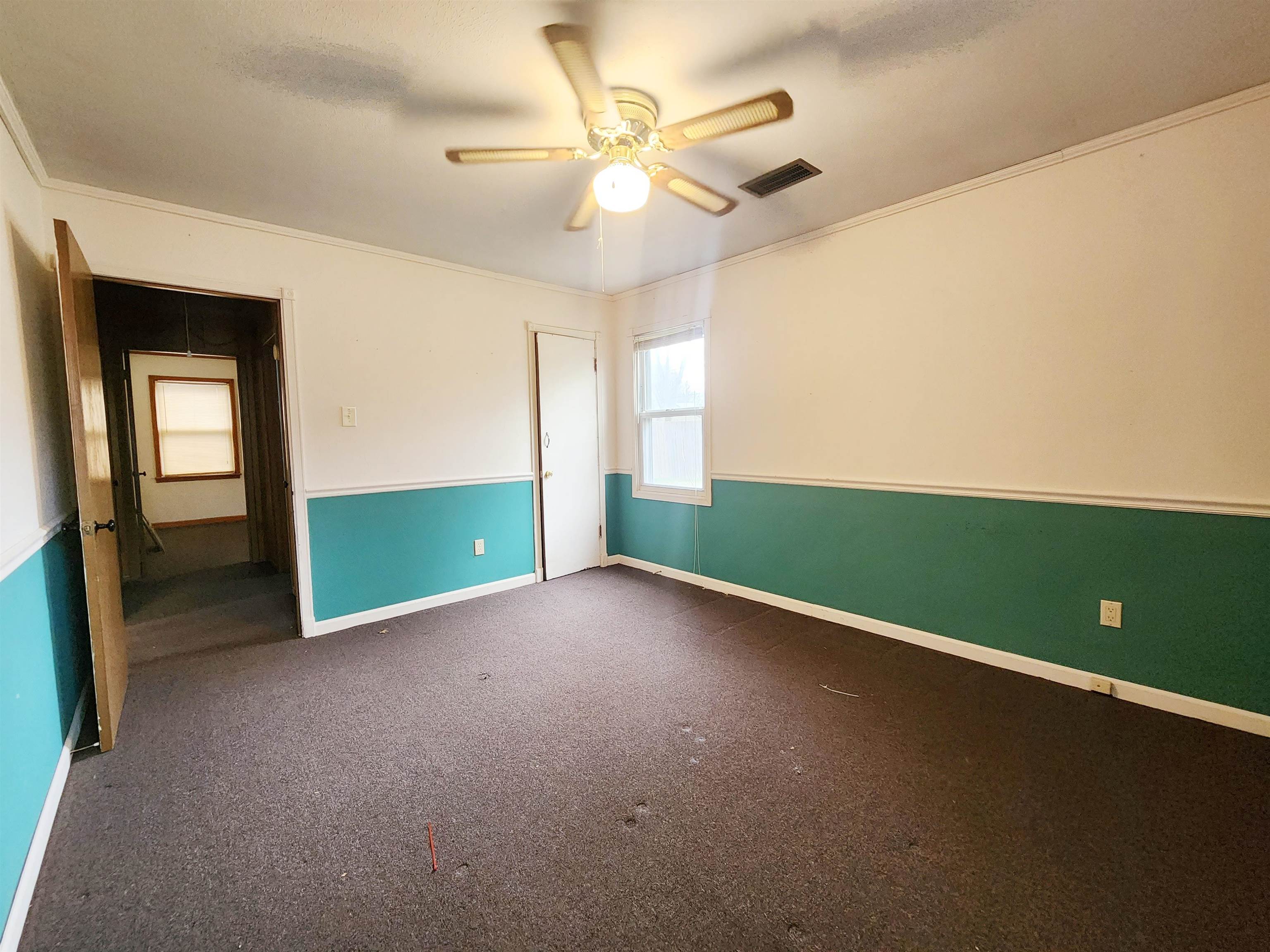 1452 South Perkins Road Memphis, TN 38117 - Photo 8 of 22 a view of an empty room with a window