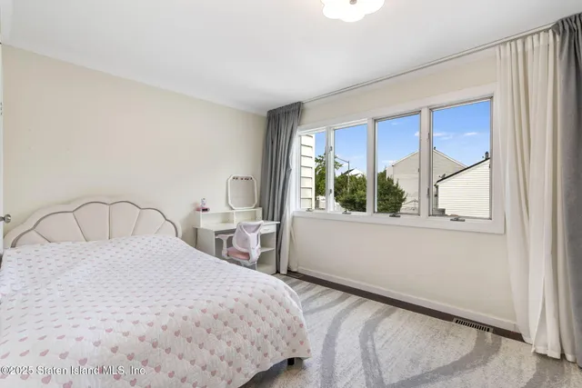 $590,000 | 141 Hampton Green | Arden Heights