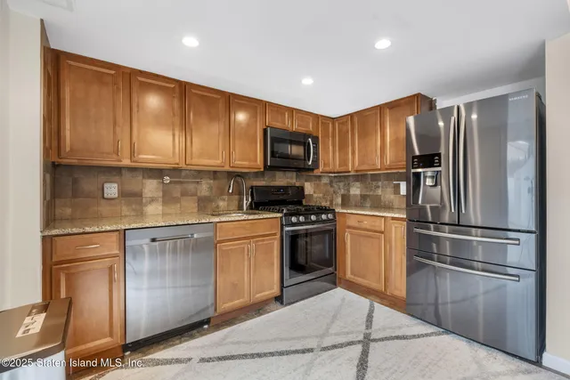 $590,000 | 141 Hampton Green | Arden Heights