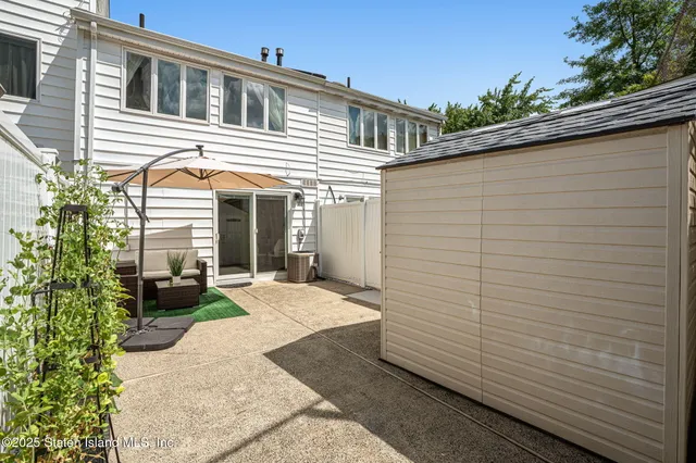 $590,000 | 141 Hampton Green | Arden Heights