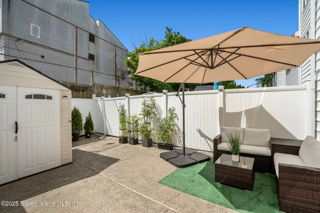 $590,000 | 141 Hampton Green | Arden Heights