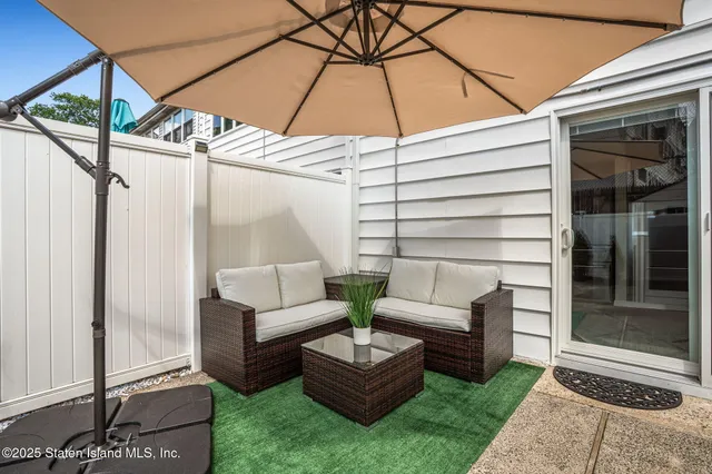 $590,000 | 141 Hampton Green | Arden Heights