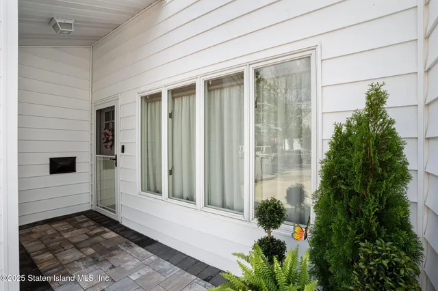 $590,000 | 141 Hampton Green | Arden Heights