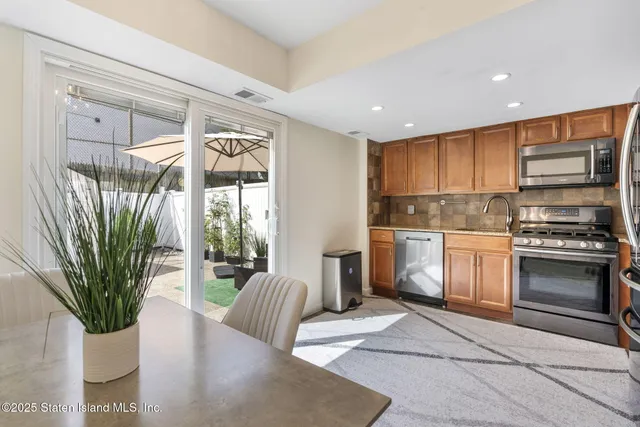 $590,000 | 141 Hampton Green | Arden Heights