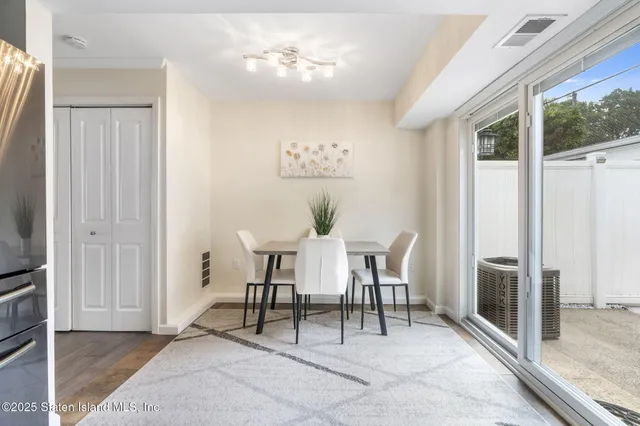 $590,000 | 141 Hampton Green | Arden Heights