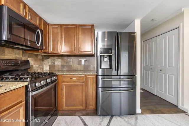 $590,000 | 141 Hampton Green | Arden Heights