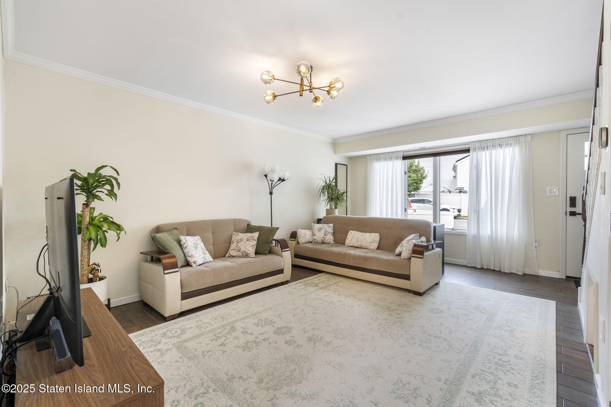 141 Hampton Green Staten Island, NY 10312 - Photo 7 of 25 7-web-or-mls-GLU01116