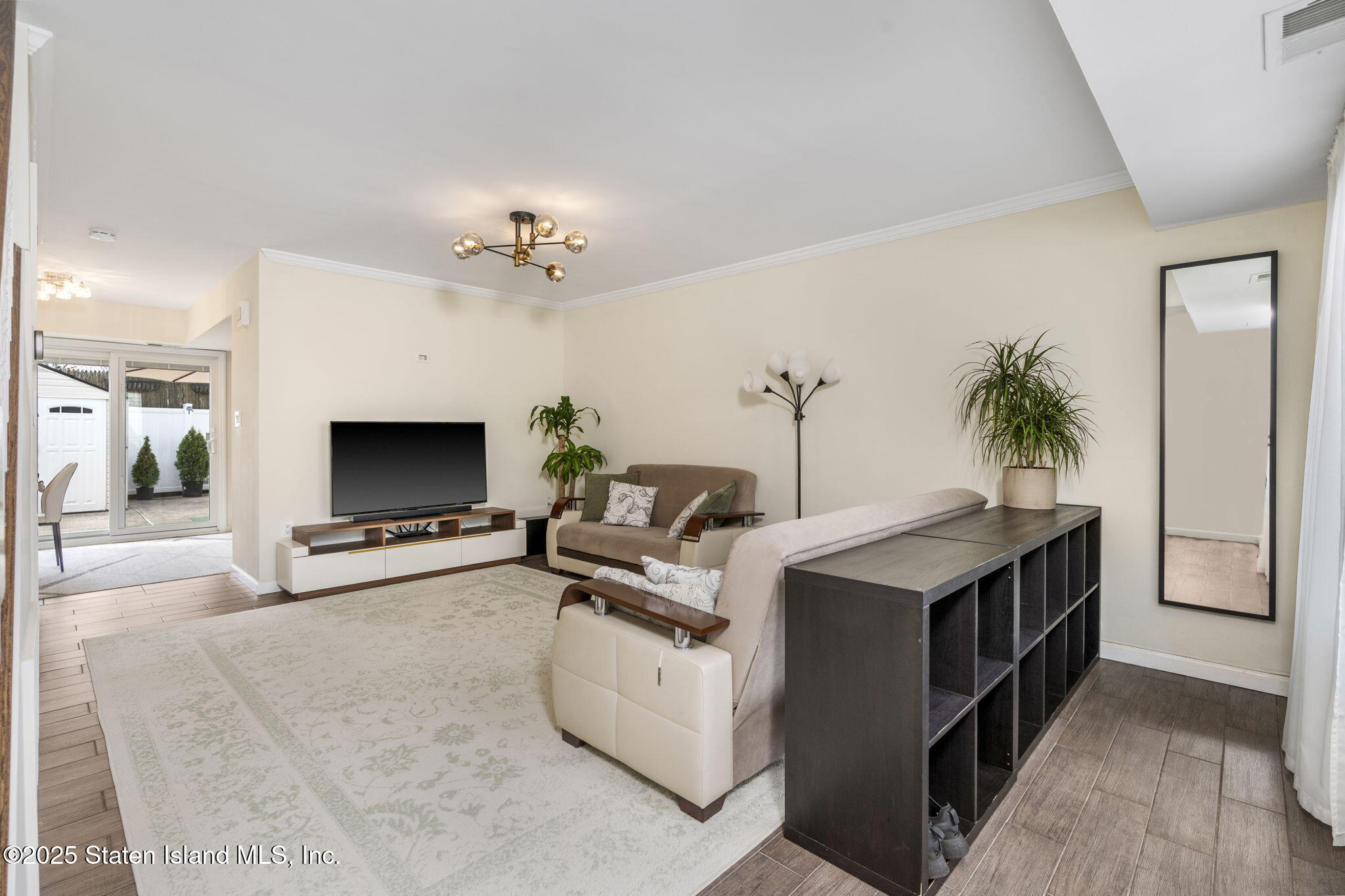 141 Hampton Green Staten Island, NY 10312 - Photo 8 of 25 8-web-or-mls-GLU01128