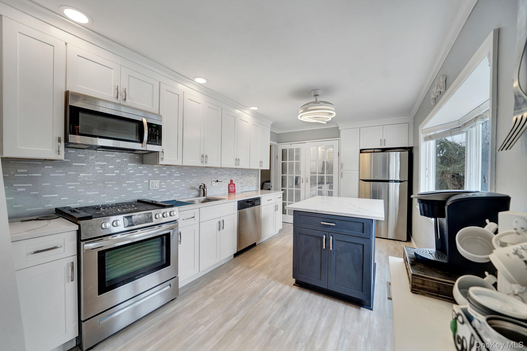 226 Old Farm Road Levittown, NY 11756 - Photo 4 of 35