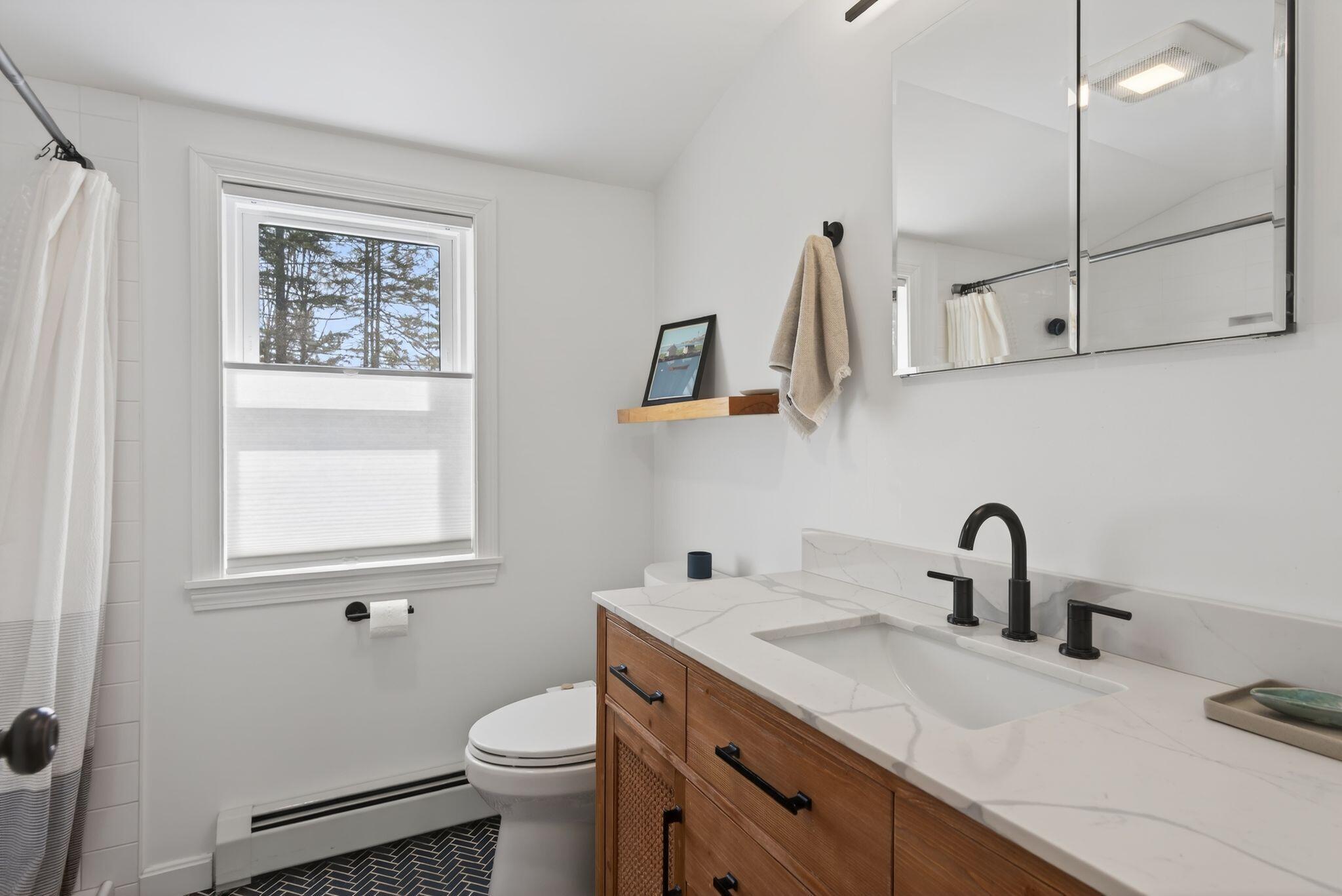 108 Baker Road Freeport, ME 04032 - Photo 24 of 43 Second Floor Bath