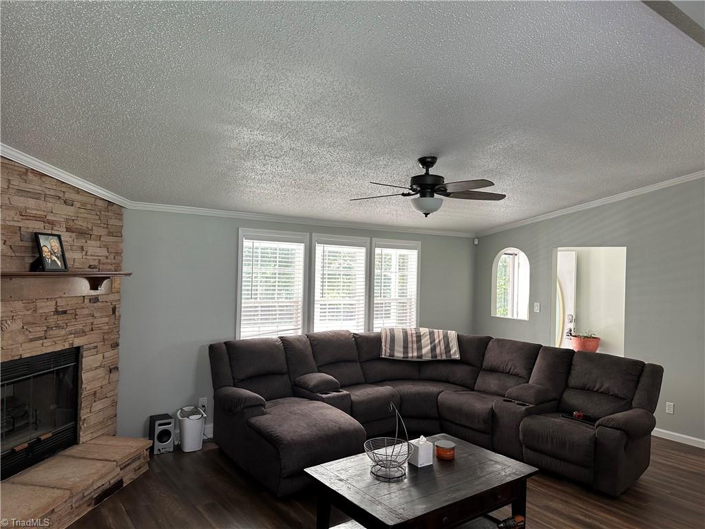 673 Joe Road Mocksville, NC 27028 - Photo 3 of 22 Living Room looking towards front door