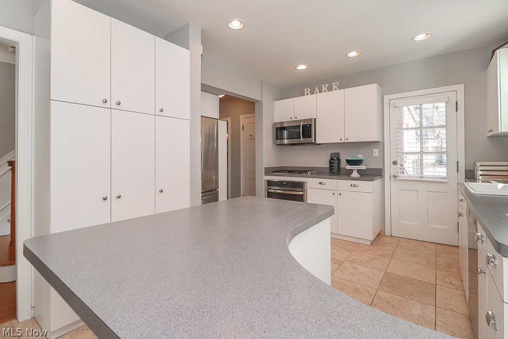 2623 Fenwick Road Cleveland, OH 44118 - Photo 7 of 34 Gallery Image 7