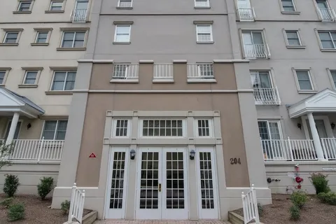 $780,000 | 204 Shearwater Court West, Unit 54, Jersey City, NJ 07305