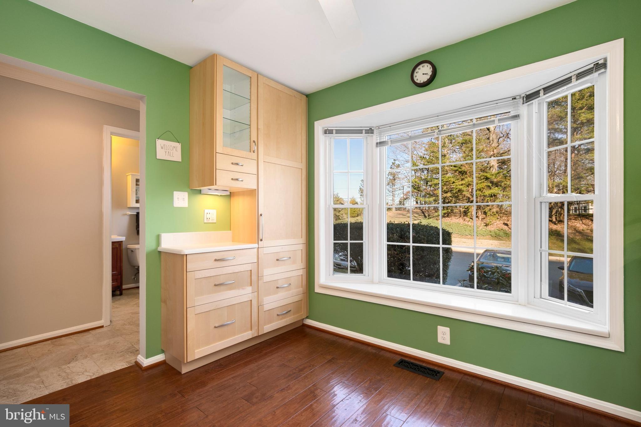 7304 Spring View Court Springfield, VA 22153 - Photo 4 of 32 Gallery Image 4