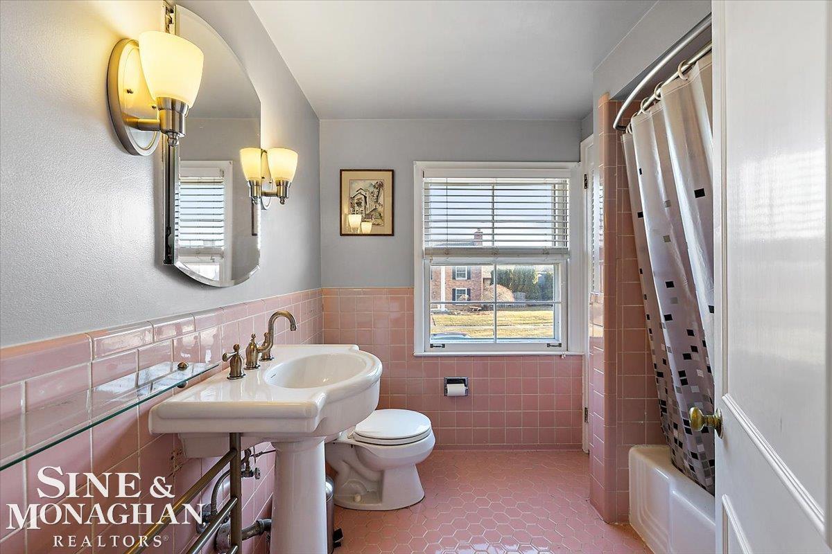 595 Thorntree Road Grosse Pointe Woods, MI 48236 - Photo 48 of 64