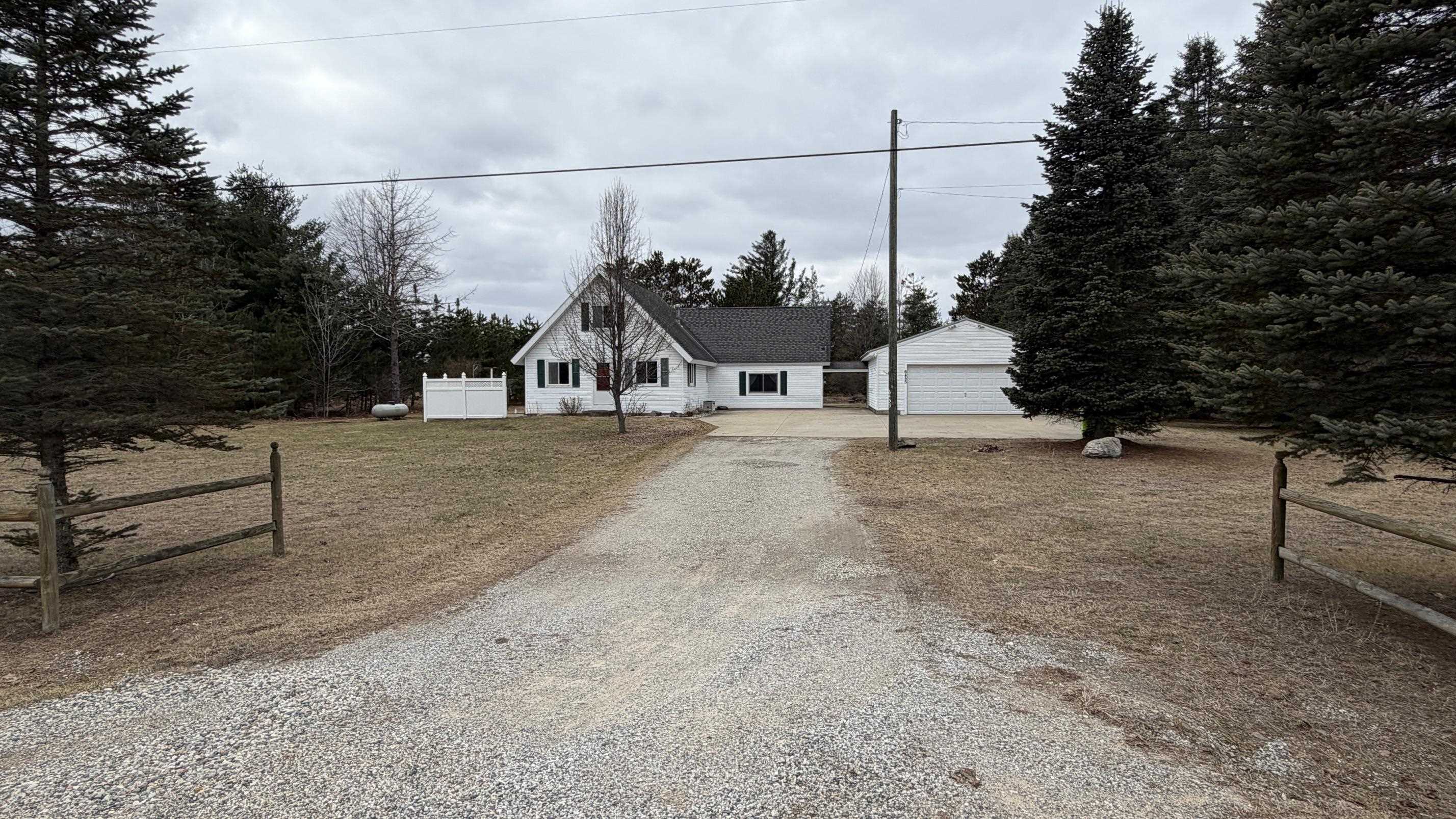 6455 North Geneva Road Coleman, MI 48618 - Photo 2 of 38
