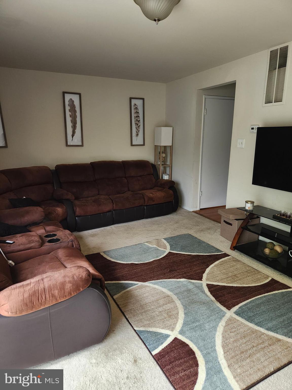 7006 Palamar Turn Lanham, MD 20706 - Photo 5 of 19 Living Room