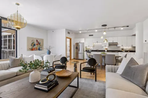 $600,000 | 215 10th Avenue South, Unit 411, Minneapolis, MN 55415