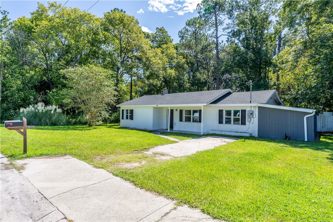 2706 Alice Street Waycross, GA 31501 - Photo 2 of 24