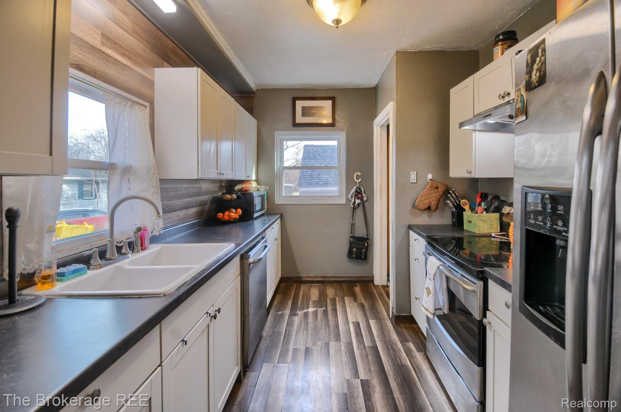 5114 Davison Road Burton, MI 48509 - Photo 3 of 28 SD3_2099-HDR(5).jpg