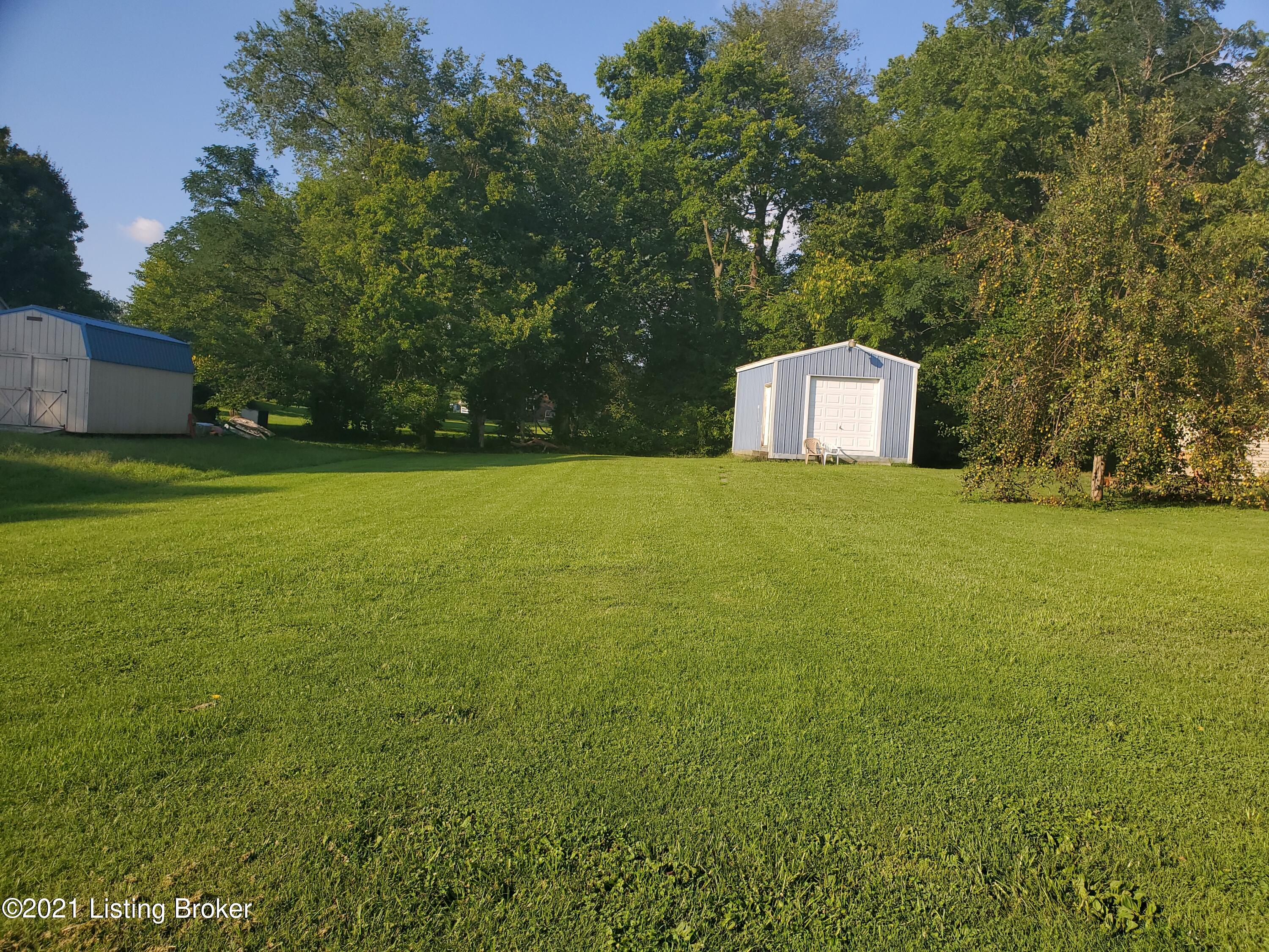 413 East High Street Springfield, KY 40069 - Photo 8 of 29 20210901_180750